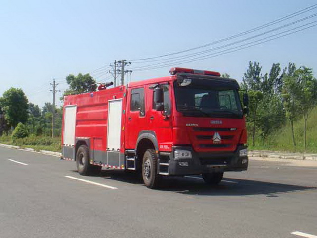 重汽豪沃重型消防車批量40臺投入黑龍江消防基礎(chǔ)部隊(duì)