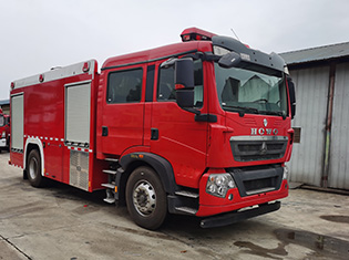 一臺(tái)豪沃8噸水罐消防車已交付
